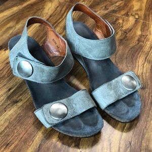 Taos Carousel sz 42 wedge